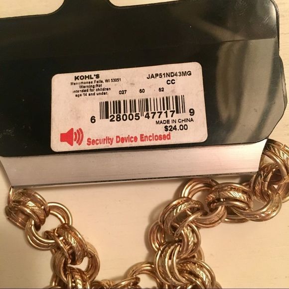 NWT Gold Chain Link Necklace - Picture 3 of 3